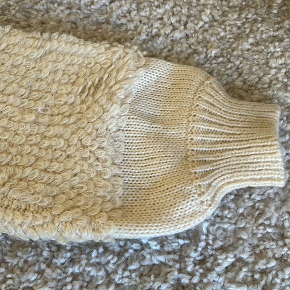 Retro vibe in this never worn cream knit with extra knitted details! - Picture 5 of 6